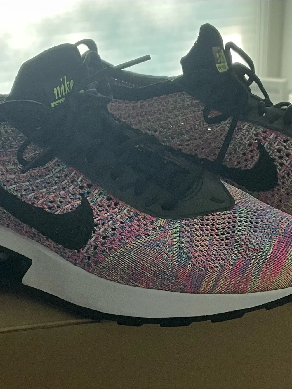 Nike lightweight flyknit